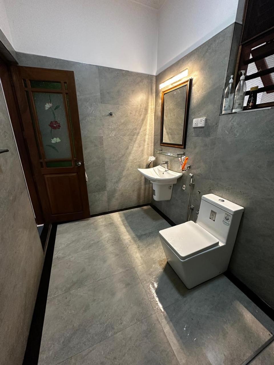 Curve Hiri Apartment Dikwella Ngoại thất bức ảnh